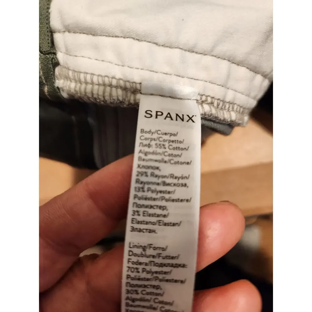 Spanx Women's‎ Camo Shorts Medium Pull-On Stretch Comfortable High-Rise Casual